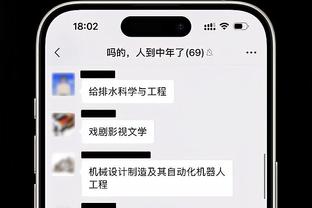 对比才知多壮！库里身穿休闲装与名人赛参赛者凯-塞纳特一同到场